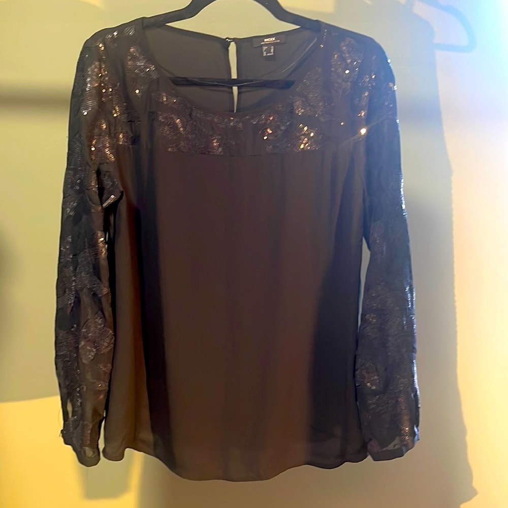 Mexx long sleeve blouse in great condition. Size 8.